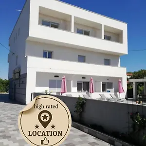 Apartmant & Rosa Medulin 4*, Pomer Kroatien